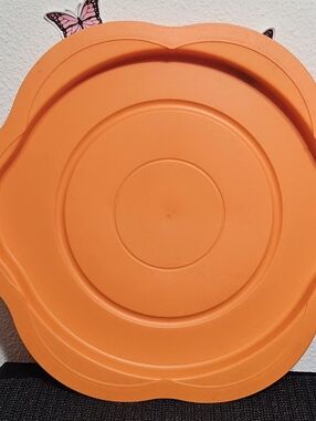 Tupperware Orange Scalloped Round Serving Plate